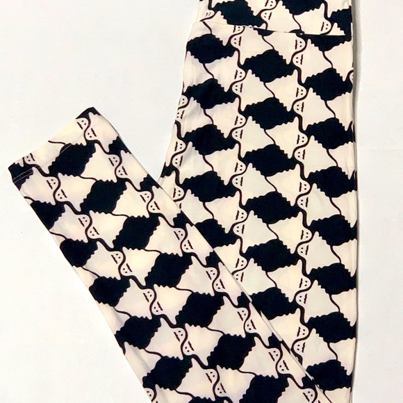 LuLaRoe Pants - 👻 🧡🖤TWO✌️2 PAIRS LLR OS Leggings-👻1 Pair Halloween & 1 pair Solid Black🖤👻